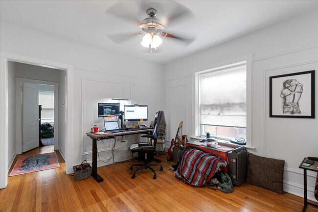Foto del edificio - 654 W Oakdale Ave