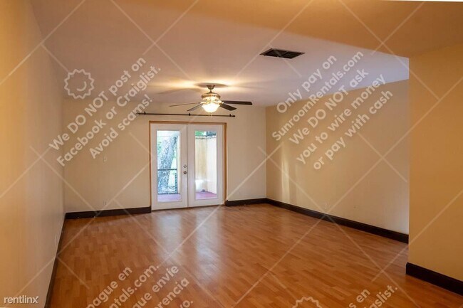 Foto del edificio - 2 br, 2.5 bath Townhome - 9732 NW 15th St