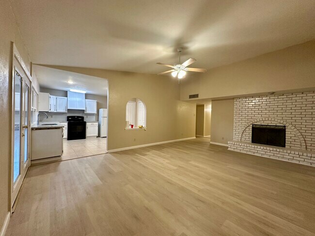 Foto del edificio - 3101 Silverdale Ln