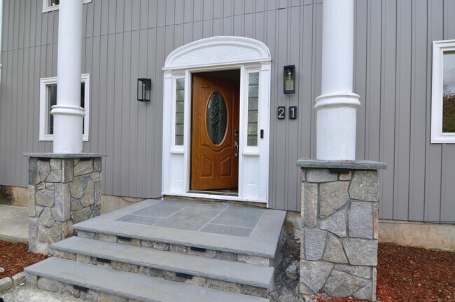 Building Photo - 21 Saxony Dr