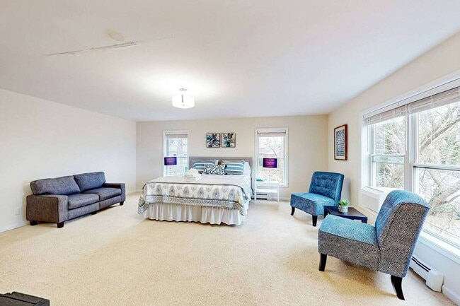 Building Photo - Large 5Br 3 1/2Ba Modern Home in Falmouth ...