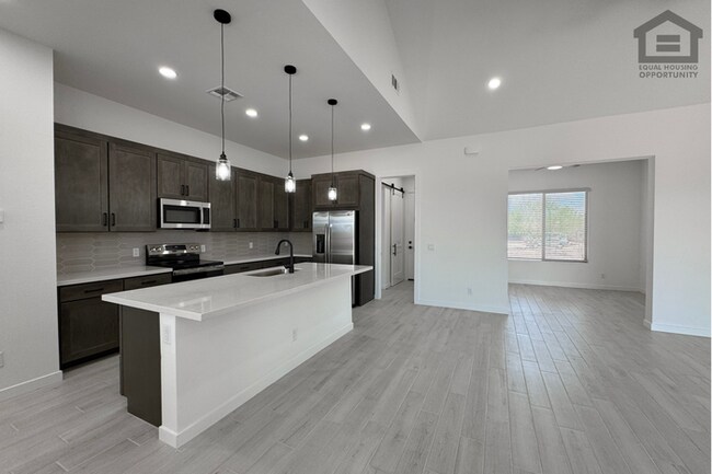 Foto del edificio - 3Bed/2Bath House in North Surprise! BRAND NEW! NEVER LIVED IN! 1 ACRE LOT!