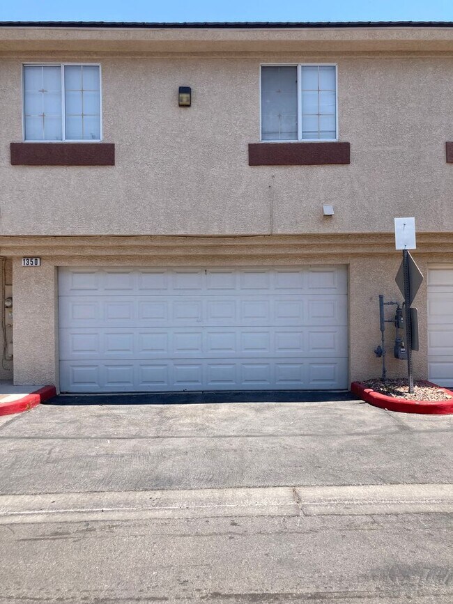 Foto del edificio - Townhouse 3 bedroom 2.5 bath 2 car garage