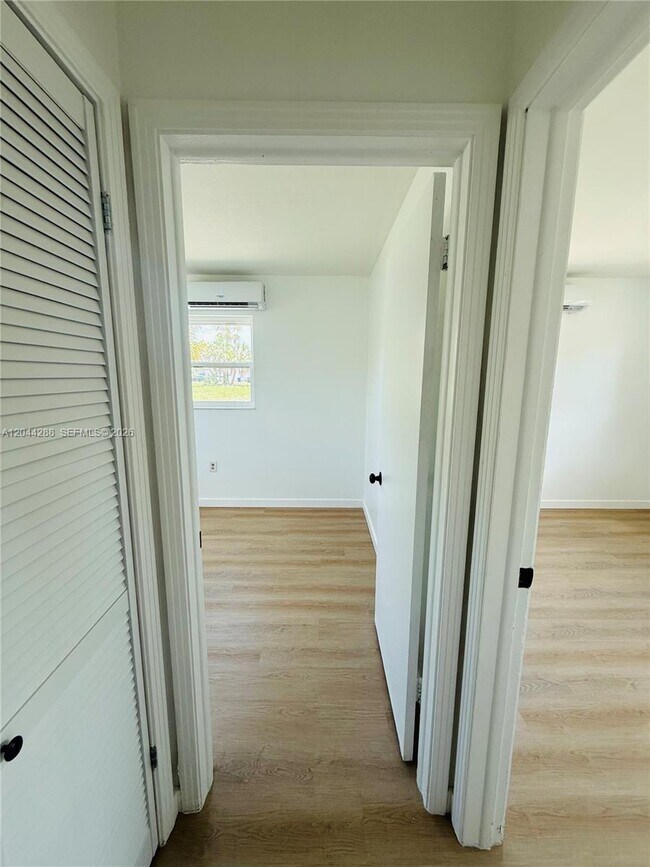 Foto del edificio - 2423 Jeffcott St
