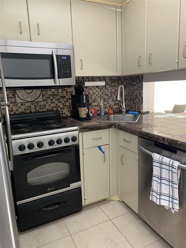 Foto del edificio - 2900 NE 30th St