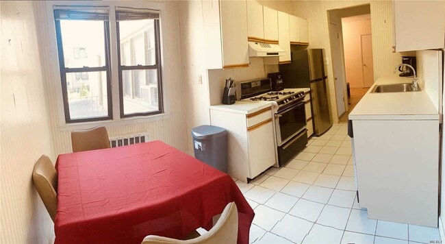 Building Photo - 300 Cedarhurst Ave