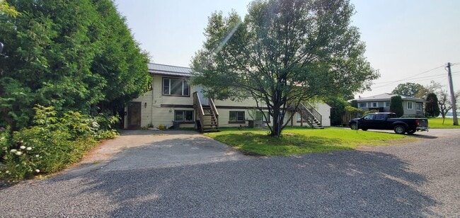 Building Photo - 57 Quinte Vw Dr
