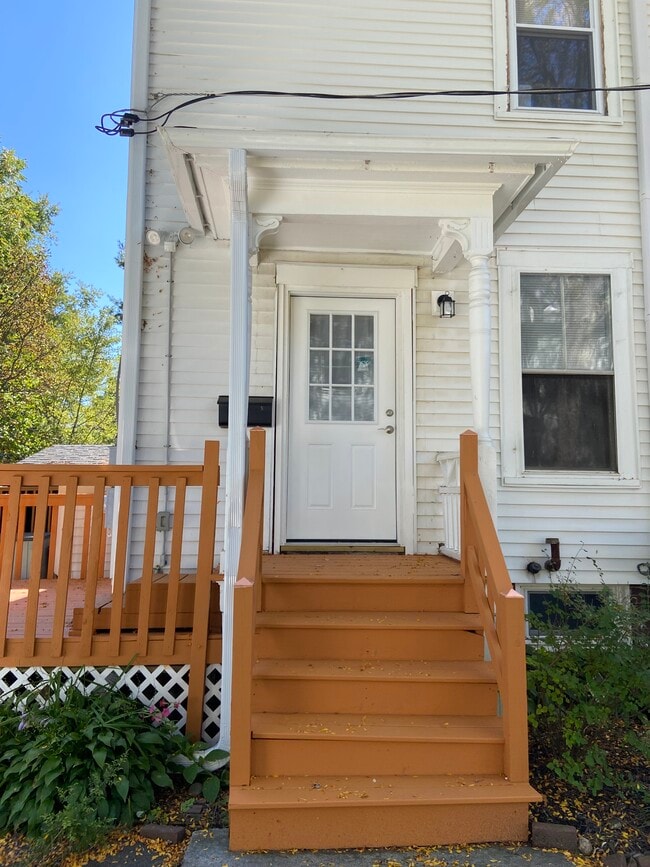 Building Photo - 30B Elm St