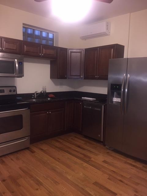 Foto del edificio - 2453 W Walton St