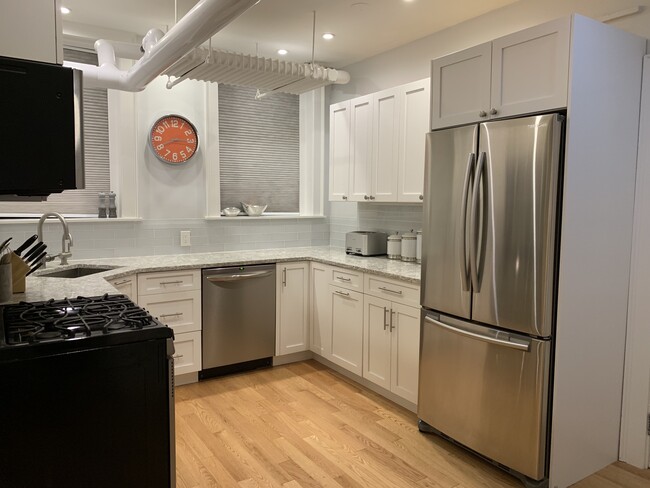 Kitchen - 17 Stearns Rd