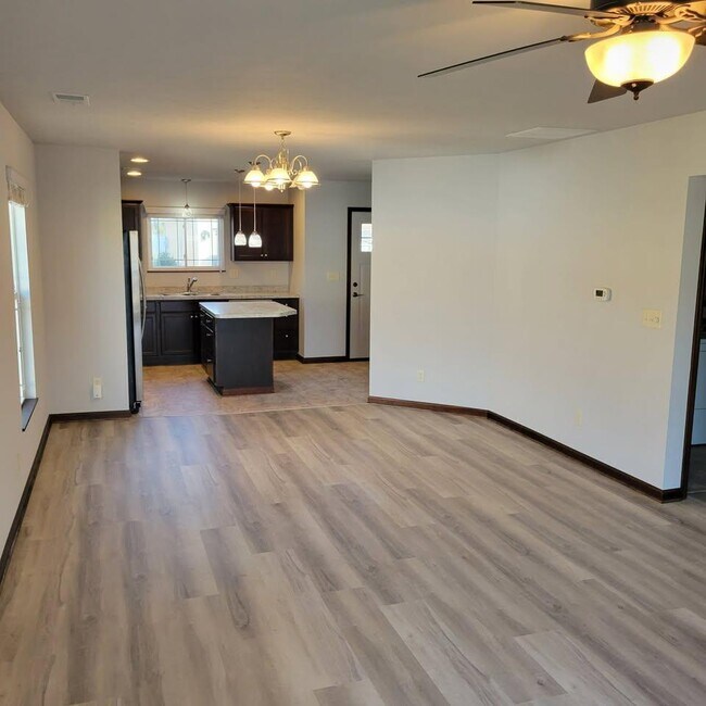 Foto del edificio - 3807 Windslow Dr