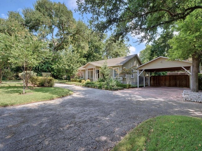 Building Photo - 2204 Tower Dr