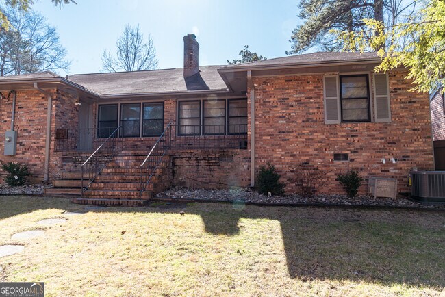 Building Photo - 153 Lindbergh Dr NE