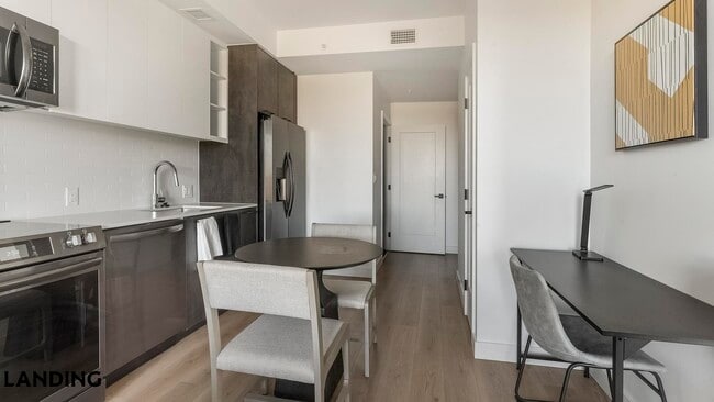 Building Photo - 632 Howard Rd SE