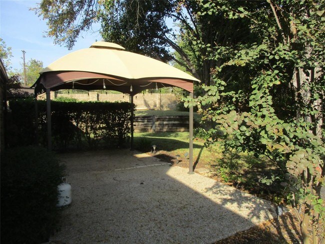 Foto del edificio - 2721 Fairway Park St