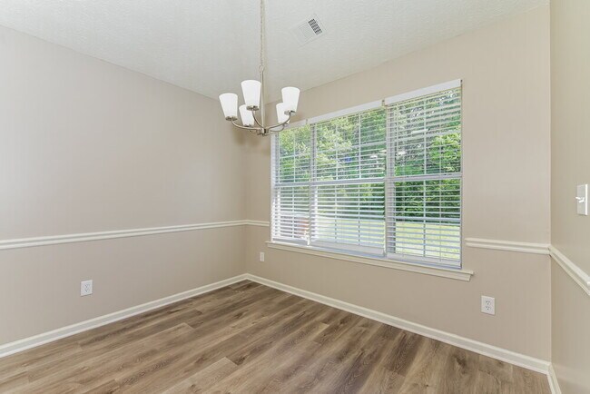 Foto del edificio - 1825 Courtyard Ln