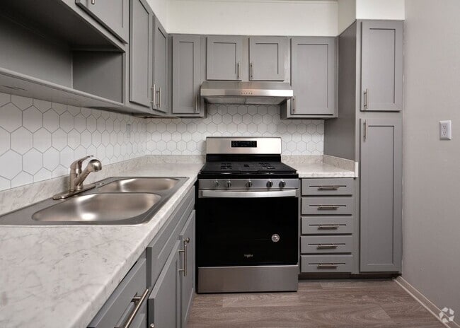 Building Photo - Chateau Apartments - New