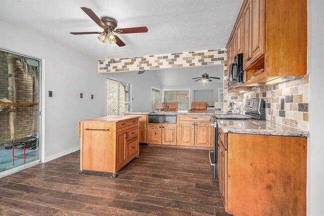 Building Photo - 1727 Plumbwood Way