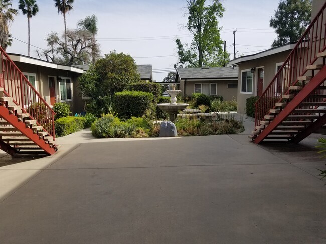 Court Yard Facing South - 145 E Sierra Madre Blvd