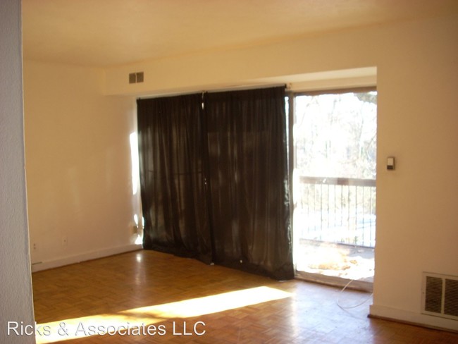 Building Photo - 2 br, 1 bath House - 5208 - B Castlewood Rd