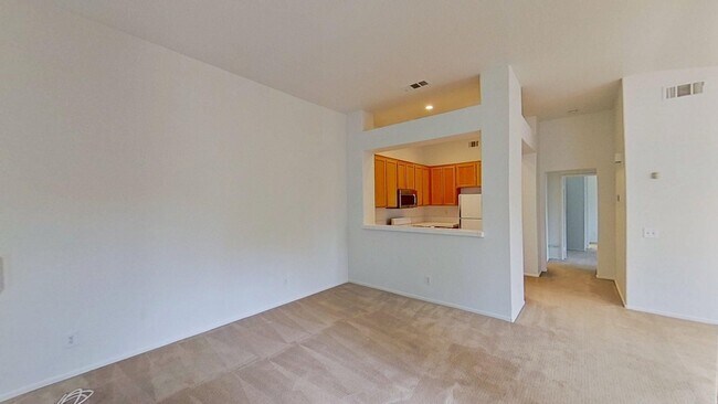Foto del edificio - 30 Fuchsia: End Unit 2 Bed 2 Bath Condo in...