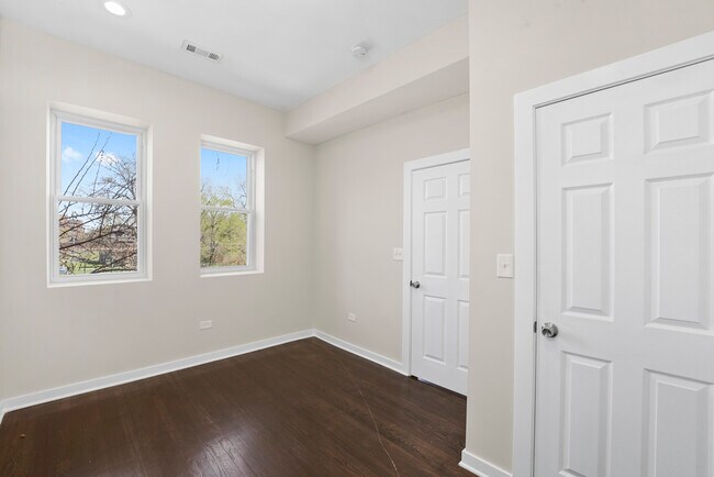 Foto del edificio - 6014 S Prairie Ave