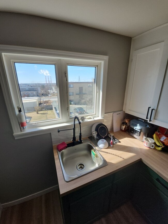 Building Photo - 27-27 Brule St