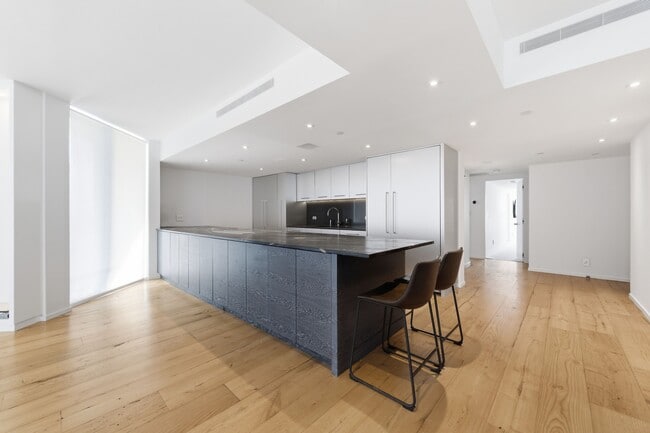 Building Photo - 529 S Flagler Dr