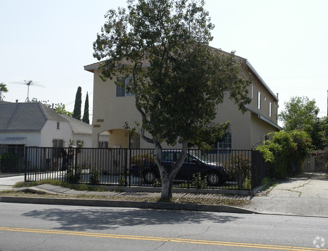 Building Photo - 743 N Wilton Pl