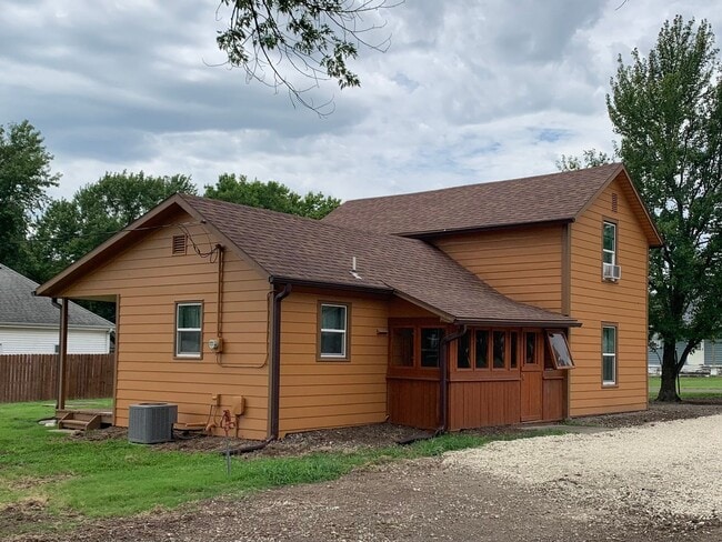 Building Photo - 218 Fowler St