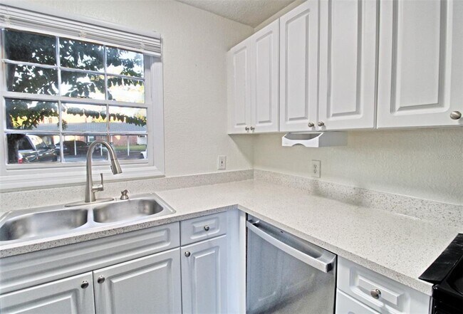 Foto del edificio - 13708 Orange Sunset Dr