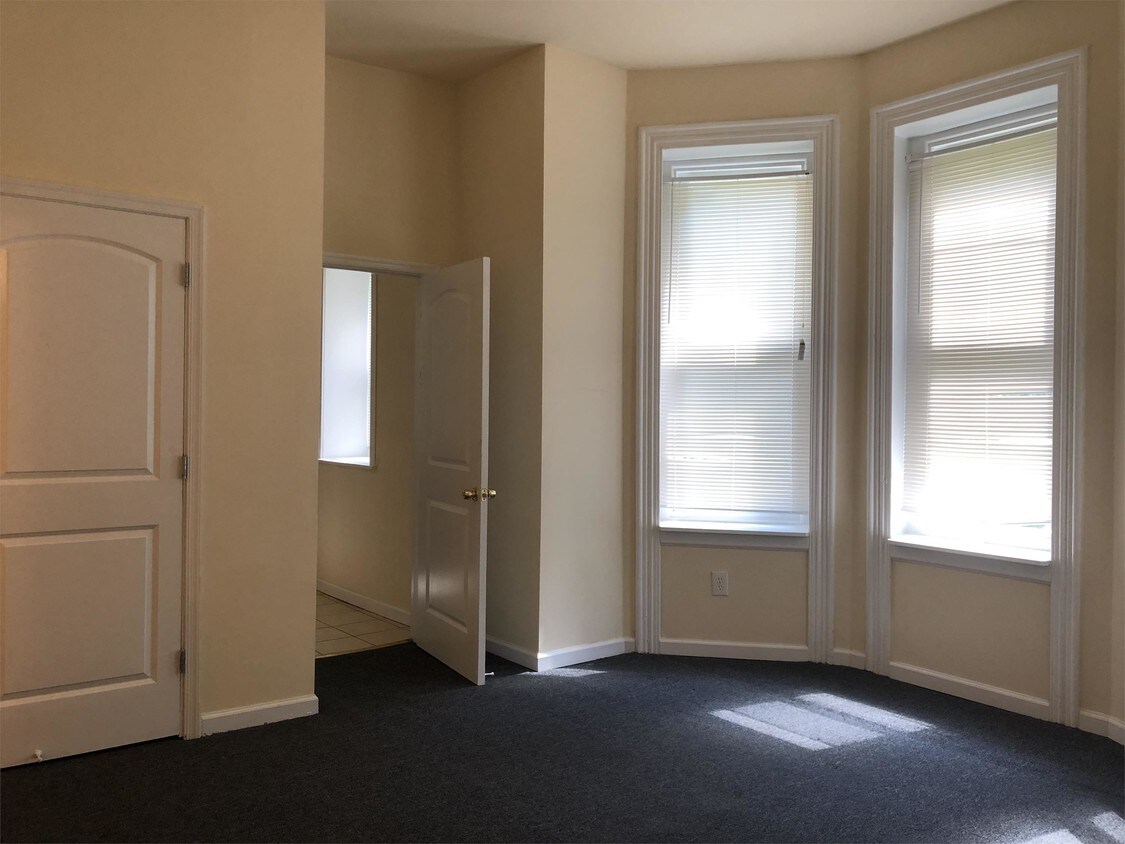 Primary Photo - 163 E Herman St