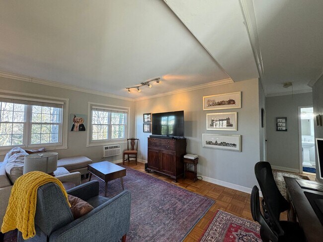 Building Photo - Charming 1 Bed 1 Bath End Unit Condo In Am...
