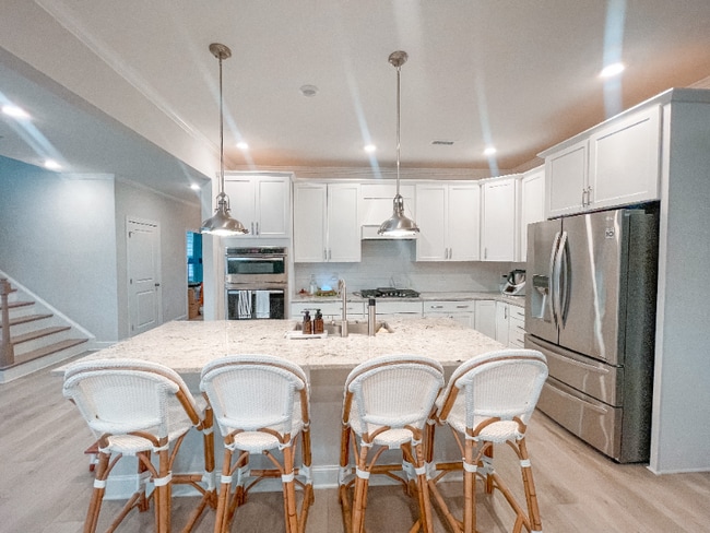 Foto del edificio - 121 Sweet Briar Ln
