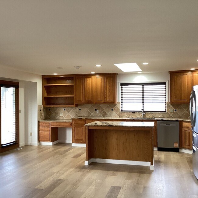 Building Photo - Stanwood Rambler