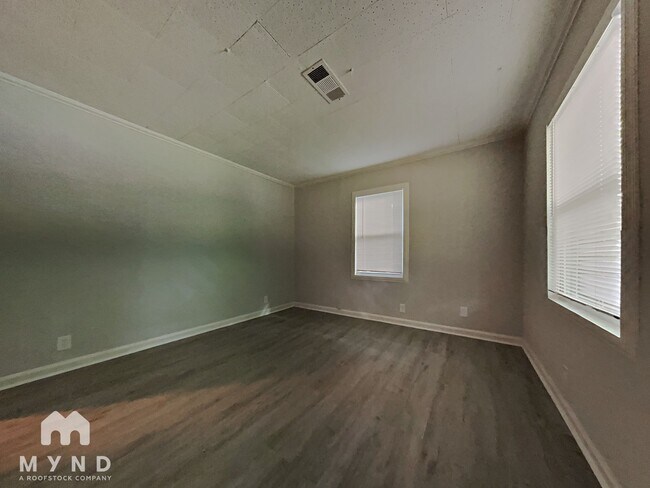 Building Photo - 1693 Concord Dr SE