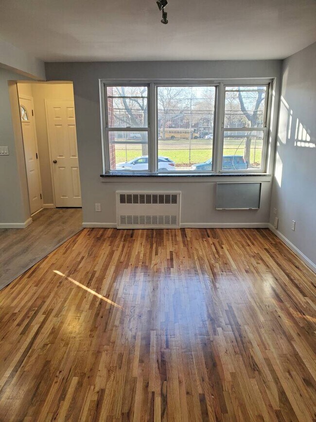 Building Photo - 1116 E 59th St