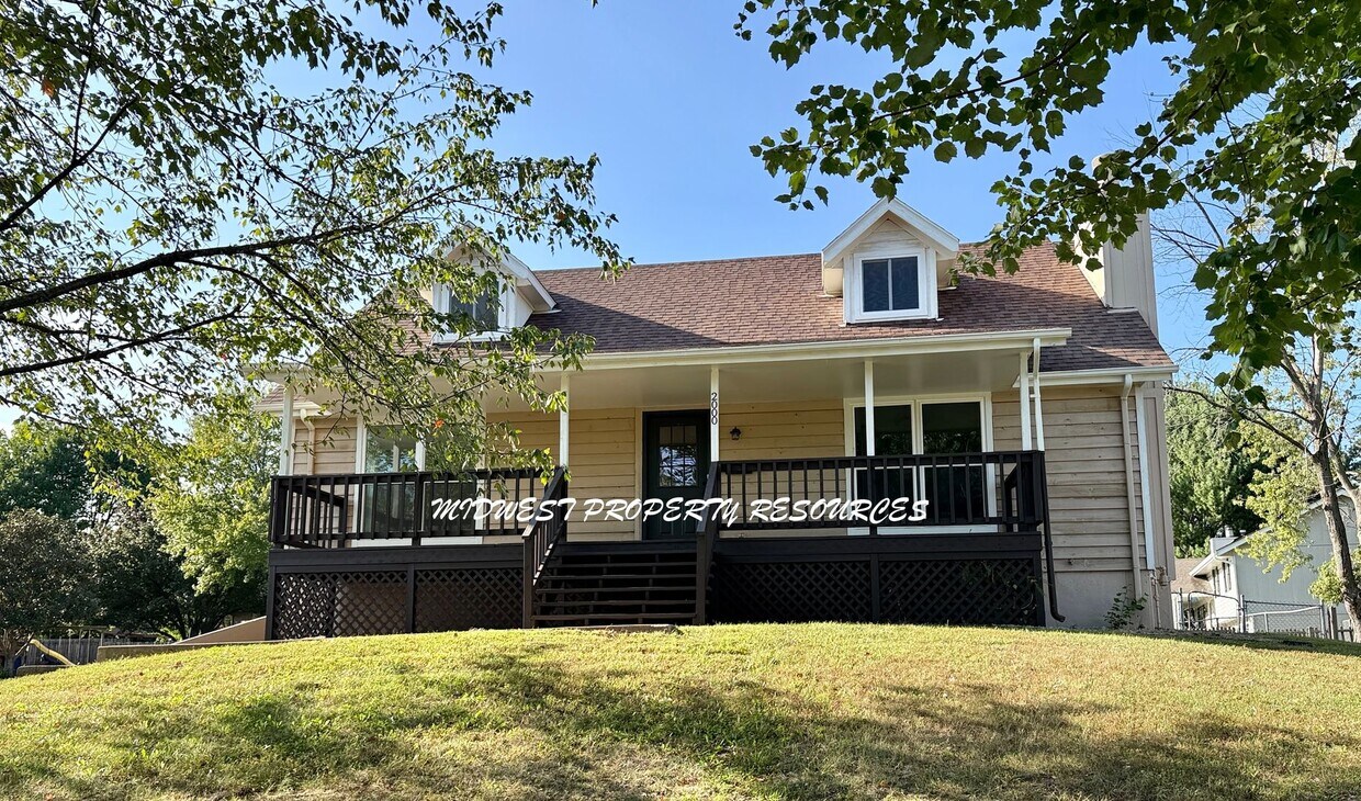 Foto principal - Beautifully Remodeled 4 Bedroom, 3 Bath Home
