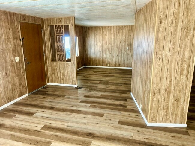 Building Photo - 2606 Sea Manor Ave
