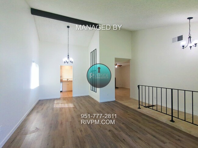 Foto del edificio - Beautiful home with no neighbors behind you!