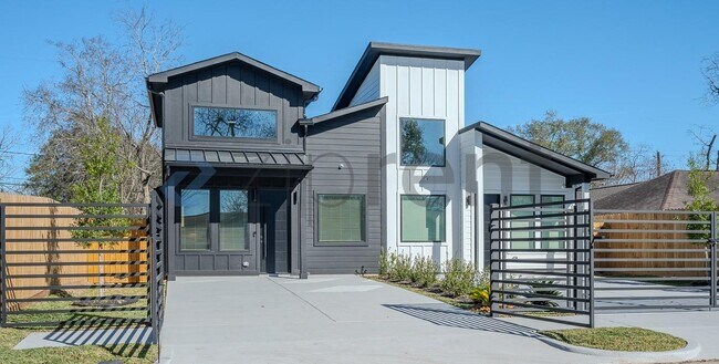 Building Photo - Unit A