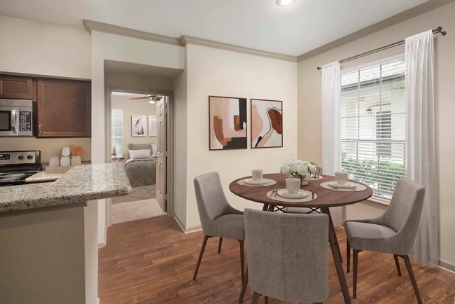 Building Photo - Live Easy. Live Stylish. Live Midtown!
