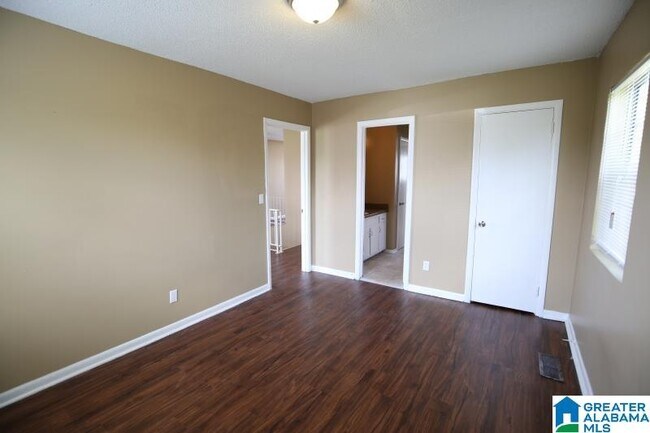 Building Photo - 805 Cherry Ave