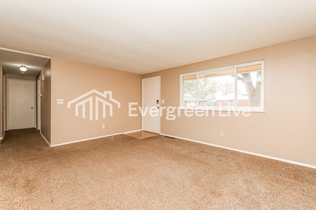 Foto del edificio - 6712 Hubbard Dr