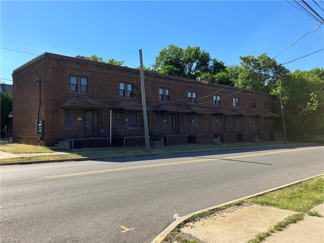 Building Photo - 806 Steel St
