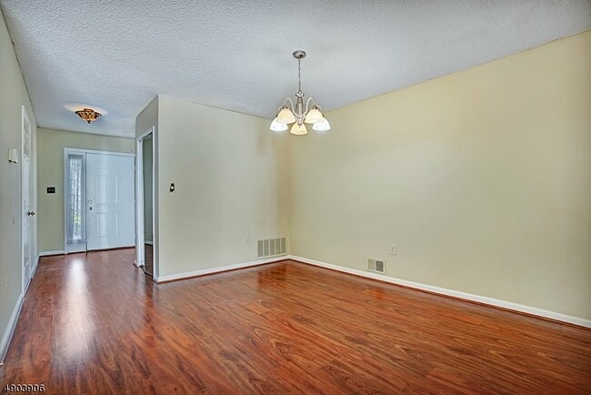 Building Photo - 2102 Ackmen Ct