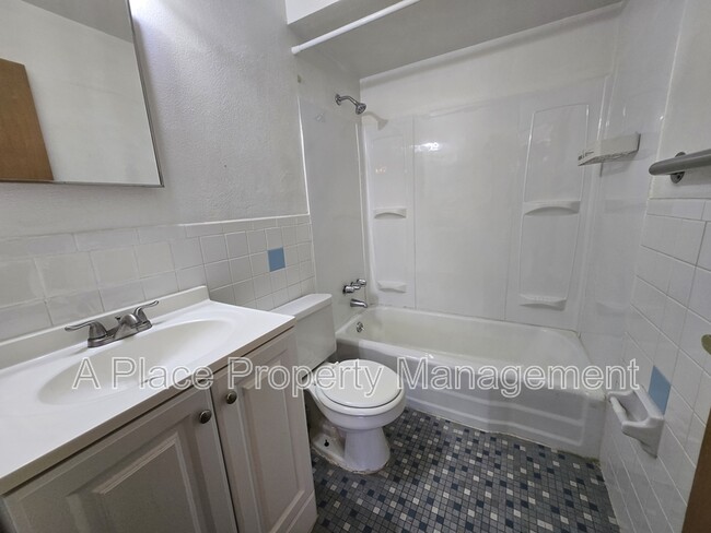 Foto del edificio - 2727 Hampton Ave