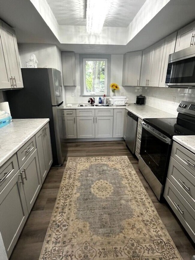 Building Photo - Winter Seasonal Rental- Lakeside Townhouse...