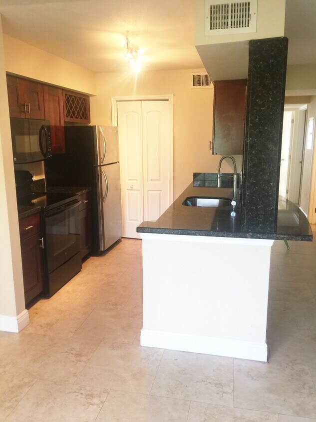 Photo - 2371 NW 33rd St (Oakland Park, FL)