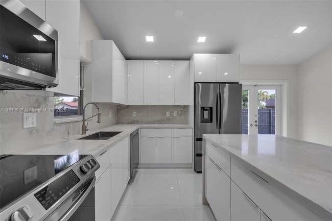 Foto del edificio - 803 NW 133rd Ct